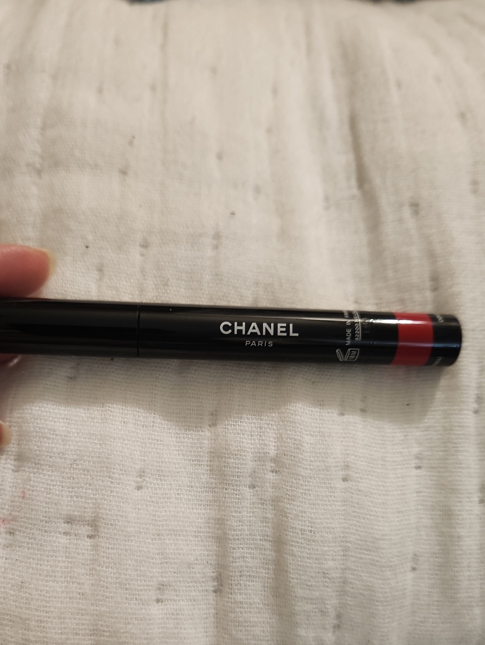 CHANEL Rouge Crayon Lipstick - Bright Coral Red